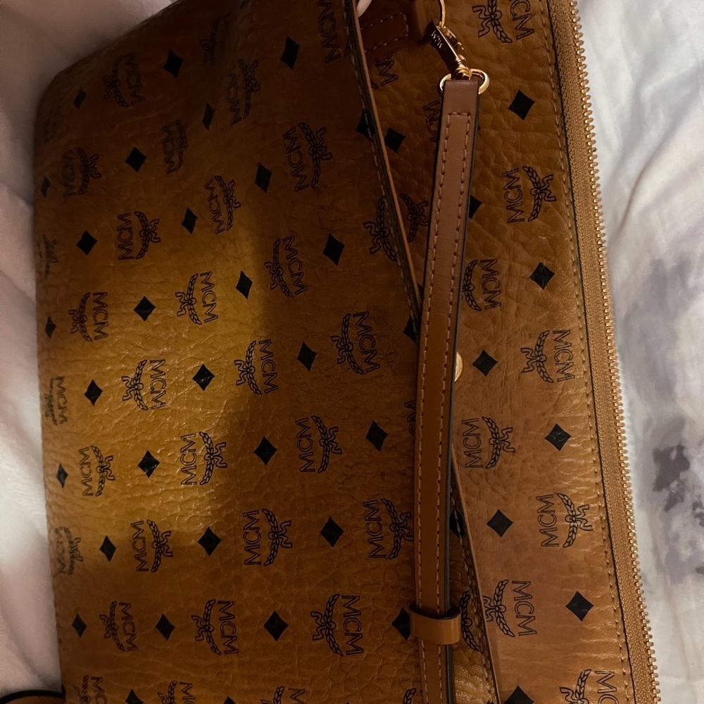 Purse - Picture 2 of 2